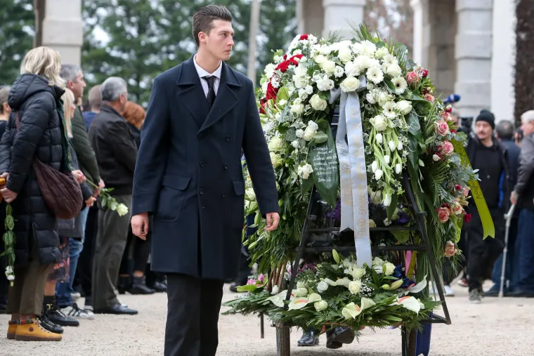 Hrvatska se danas opra&scaron;ta od Massima. Na Gradsko groblje Zadar stigli brojni glazbenici i prijatelji