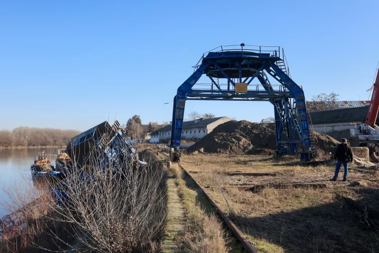 Pogledajte kako izgleda mjesto gdje je pala lučka dizalica: Ozlijeđene su četiri osobe
