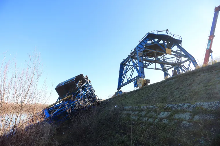 Pogledajte kako izgleda mjesto gdje je pala lučka dizalica: Ozlijeđene su četiri osobe
