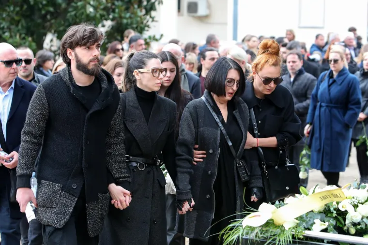 Massimova je kći na sprovodu nosila iste naočale kakve je Massimo nosio na svom posljednjem koncertu u Areni Zagreb početkom studenoga.