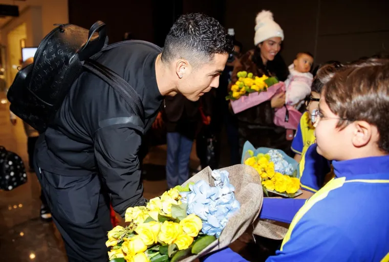 Cristiano Ronaldo na predstavljanje u novom klubu stigao s prekrasnom Georginom: 'Ja sam unikatan. Ugovor? Potpuno normalan za mene...'