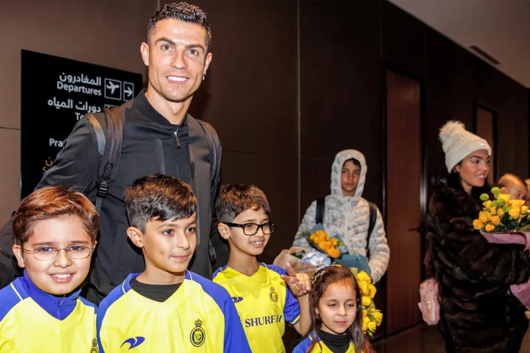Cristiano Ronaldo na predstavljanje u novom klubu stigao s prekrasnom Georginom: 'Ja sam unikatan. Ugovor? Potpuno normalan za mene...'