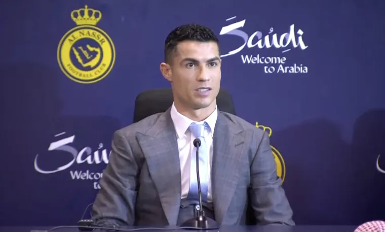 Cristiano Ronaldo na predstavljanje u novom klubu stigao s prekrasnom Georginom: 'Ja sam unikatan. Ugovor? Potpuno normalan za mene...'