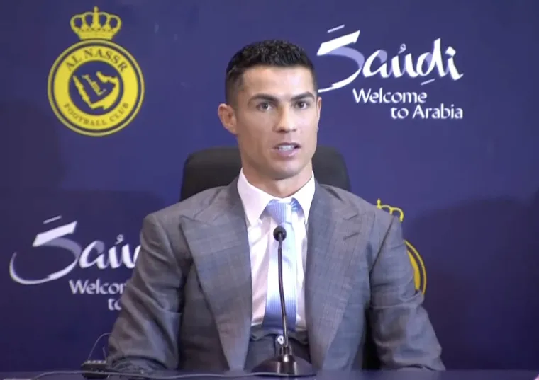 Cristiano Ronaldo na predstavljanje u novom klubu stigao s prekrasnom Georginom: 'Ja sam unikatan. Ugovor? Potpuno normalan za mene...'
