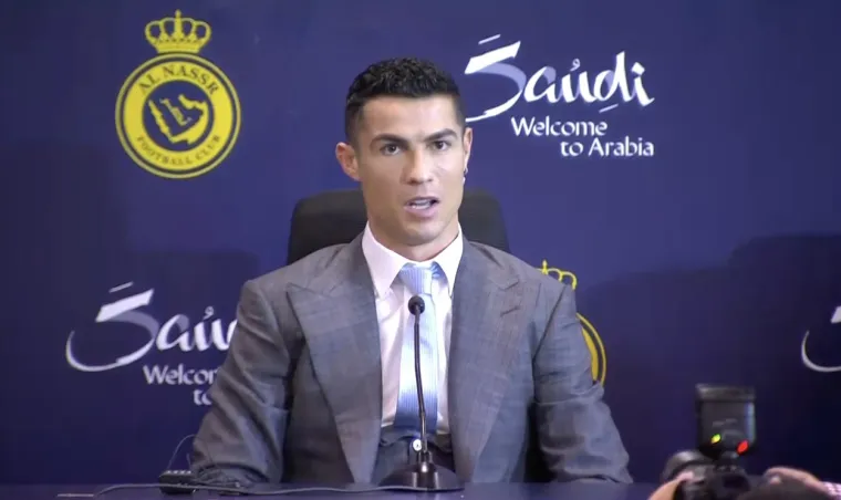 Cristiano Ronaldo na predstavljanje u novom klubu stigao s prekrasnom Georginom: 'Ja sam unikatan. Ugovor? Potpuno normalan za mene...'