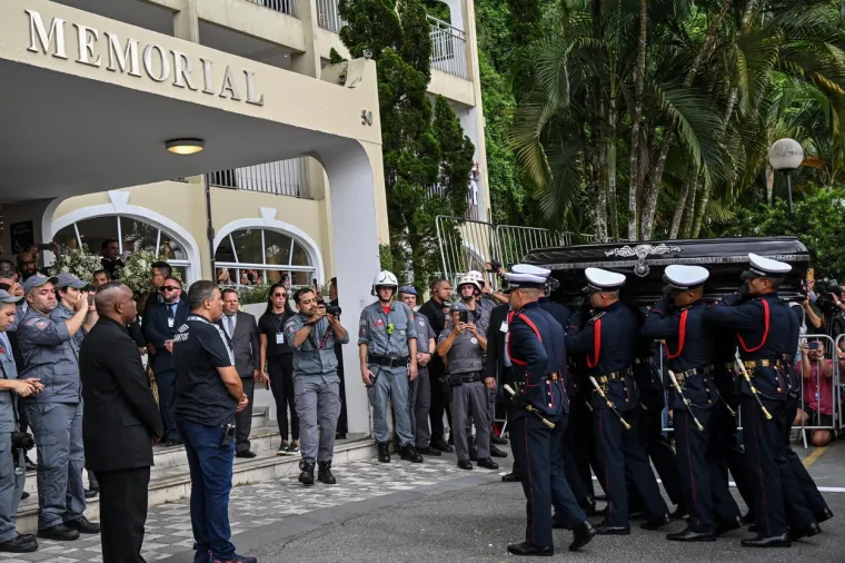 Procesija je gotova: Nakon što mu je počast odalo preko 300 tisuća ljudi pokopan legendarni Pele