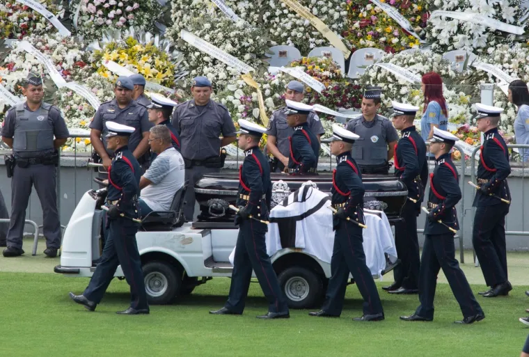 Procesija je gotova: Nakon &scaron;to mu je počast odalo preko 300 tisuća ljudi pokopan legendarni Pele