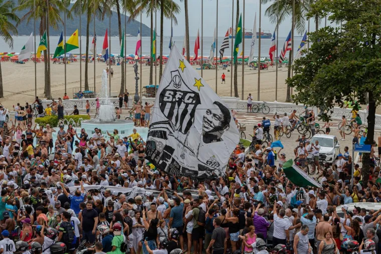 Procesija je gotova: Nakon &scaron;to mu je počast odalo preko 300 tisuća ljudi pokopan legendarni Pele