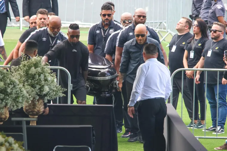 Procesija je gotova: Nakon &scaron;to mu je počast odalo preko 300 tisuća ljudi pokopan legendarni Pele