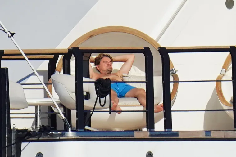 DiCaprio se okružio izvanserijskim ljepoticama kojima može biti tata: Razuzdana zabava na jahti nije promakla paparazzima