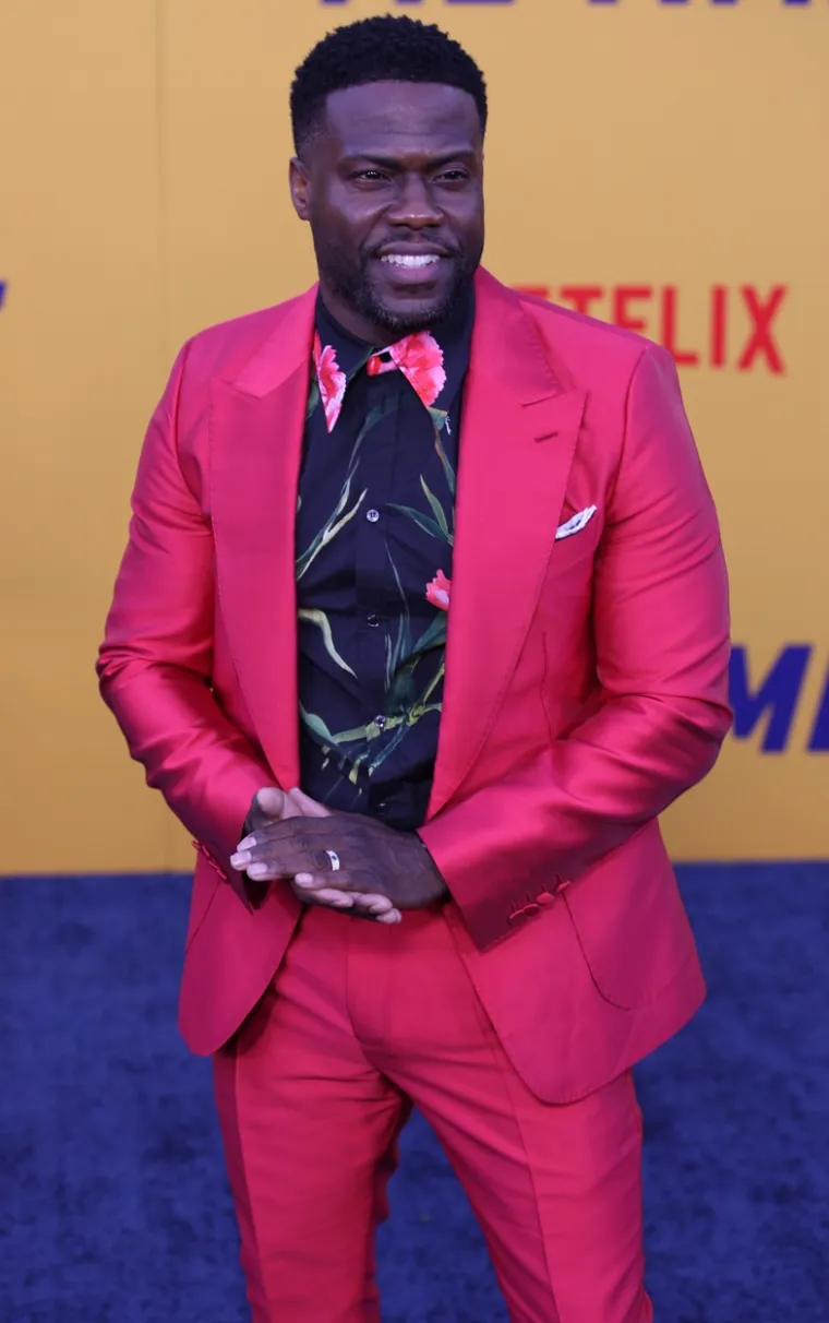 Glumac i komičar Kevin Hart imao je prometnu nesreću 2019. godine, i to dosta tešku. Autom u kojem je bio Hart upravljao je Jared Black, a nakon što je izgubio kontrolu nad njim, sletio je s ceste i nakon prevrtanja se zabio u drvo. Obojica su na kraju zadobila teške ozljede, a Hartu su posebno stradala leđa i morao je dugo ići na fizikalne terapije kako bi se potpuno oporavio.