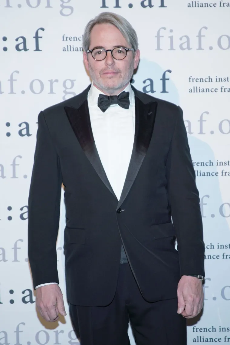 Glumac Matthew Broderick bio je 1987. godine na odmoru u Irskoj s tadašnjom djevojkom, glumicom Jennifer Gray, a njih dvoje ondje su sudjelovali u prometnoj nesreći u kojoj su poginule dvije osobe. Gray je kasnije opisala i kako joj se tada život promijenio. &quot;Bila sam u prometnoj nesreći kada su stradale majka i kći i moj se život tada promijenio. Gledam svoje slike iz tih dana, s crvenog tepiha, i vidim koliko izgledam šokirano i potpuno nesuvislo&quot;, ispričala je Gray.