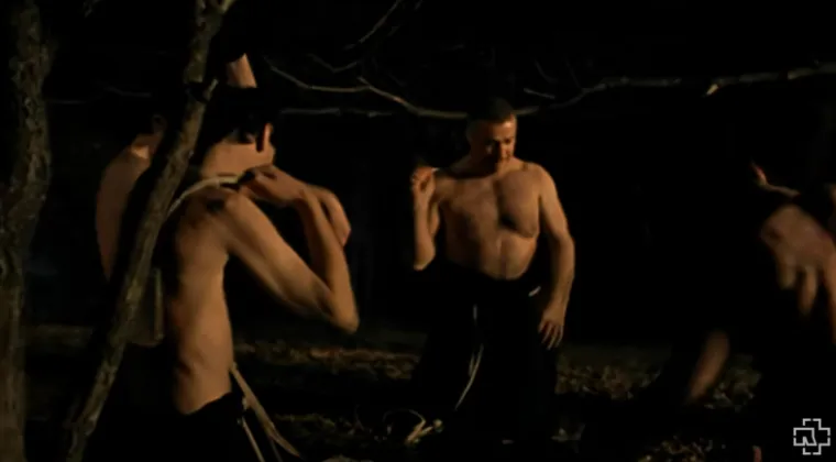 Prema riječima Zorana Bihaća, koji je režirao spot: &quot;Htjeli smo pozvati tipa za specijalne efekte da pokaže rane od biča, a bend me odveo u stranu i rekao: &apos;Hajde, popit ćemo votku i sami ćemo to učiniti&apos;. Krv koju vidite, rane, to je stvarno, svi su otišli u ovaj šator koji smo imali za snimanje, popili litru votke i onda su se samo počeli ljuljati i krenuli, i to je to. To su učinili, čak i kad sada razmišljam o tome, to je nevjerojatno.&quot;