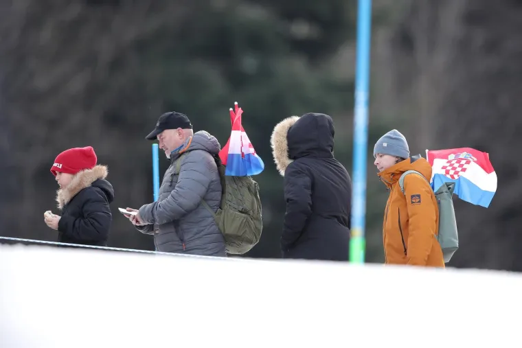 Za naše skijašice navijalo se iz petnih žila, pogledajte atmosferu na 'Snježnoj kraljici'. Misteriozne dame ukrale su svu pažnju