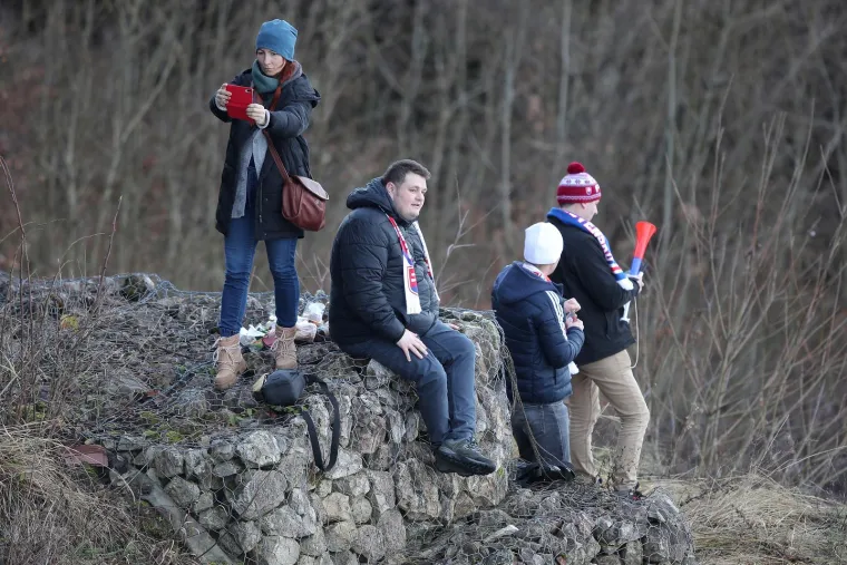 Za naše skijašice navijalo se iz petnih žila, pogledajte atmosferu na 'Snježnoj kraljici'. Misteriozne dame ukrale su svu pažnju