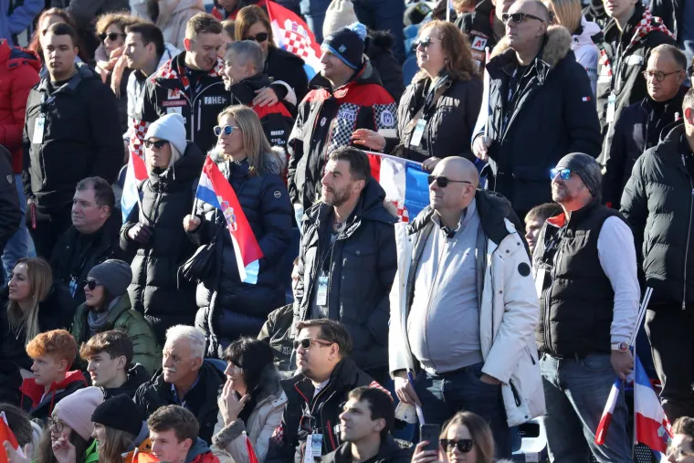 Za naše skijašice navijalo se iz petnih žila, pogledajte atmosferu na 'Snježnoj kraljici'. Misteriozne dame ukrale su svu pažnju