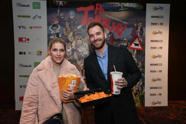 &quot;Upoznao sam je kad sam došao na casting. Jelena je pitala koje sam godište. Ja kažem &apos;90, a ona je pitala producenticu Jelenu Veljaču je li to šala. Pozvala me kasnije na kavu da pričamo o snimanju, radili smo, bili smo super partneri, prijatelji, ali da mi je netko tada rekao da ćemo se zaljubiti, da ću ostati u Zagrebu, živjeti ovdje, ne bih mu vjerovao&quot;, priznao je glumac za 24sata. 