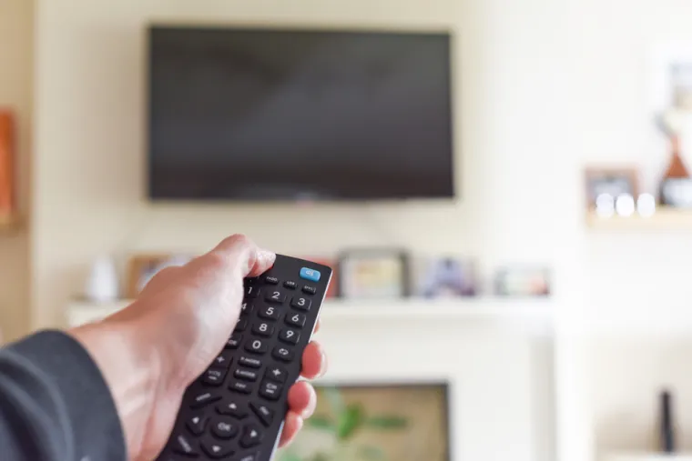 2. Uređaje koje inače ostavljate na stand by ili nekom sličnom načinu rada: Desktop računala, televizija, DVD i blu ray aparati, radio ili bilo što što radi na daljinski nikada nije potpuno isključeno dok ga ne izvučete iz struje.