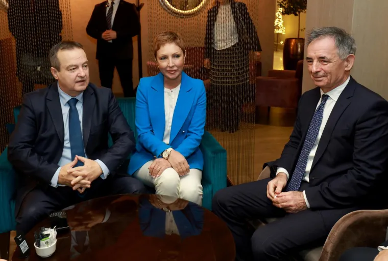 Dačić stigao u Zagreb, tu je i Plenković, evo tko je sve na božićnom domjenku SNV-a