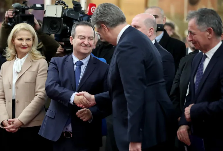 Kamere su najvi&scaron;e snimale njega, a premijer nije razočarao: Pogledajte &scaron;to je sve izvodio i kako je izgledao njegov susret s uglednim gostom