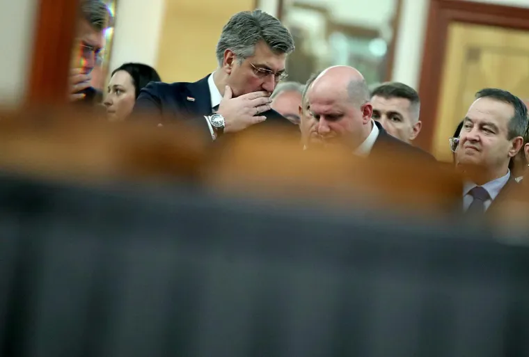 Kamere su najvi&scaron;e snimale njega, a premijer nije razočarao: Pogledajte &scaron;to je sve izvodio i kako je izgledao njegov susret s uglednim gostom