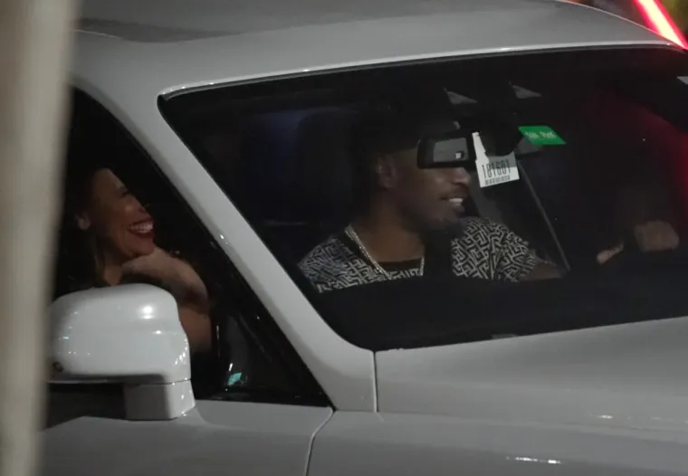 Ivana Knoll šarmirala slavnog holivudskog glumca, paparazzi je snimili kako ulazi u njegov auto i nestaje u noći!