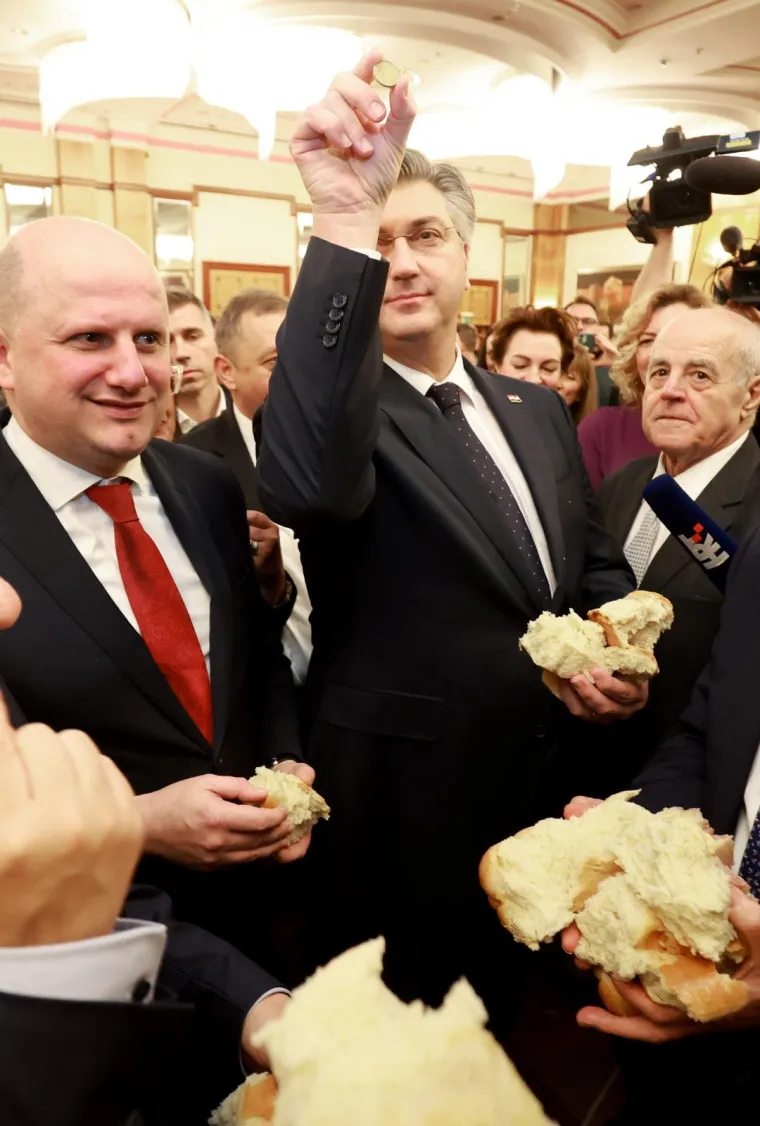 Od svih na domjenku SNV-a Plenković je imao najviše razloga za sreću: Ne, nije u pitanju politički uspjeh nego nešto puno prizemnije