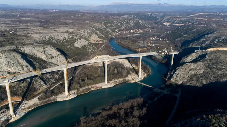 Hercegovina ima svoj 'Pelješki most': Pogledajte kakvog nadrealnog ljepotana grade, a koji bi trebao spojiti obale Neretve
