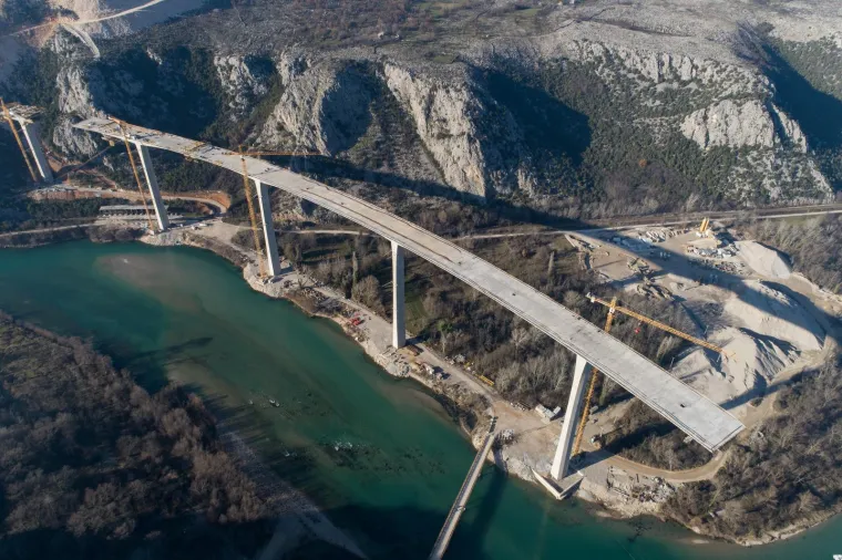 Hercegovina ima svoj 'Pelješki most': Pogledajte kakvog nadrealnog ljepotana grade, a koji bi trebao spojiti obale Neretve