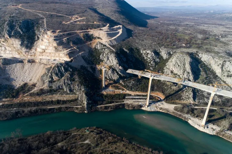 Hercegovina ima svoj 'Pelješki most': Pogledajte kakvog nadrealnog ljepotana grade, a koji bi trebao spojiti obale Neretve