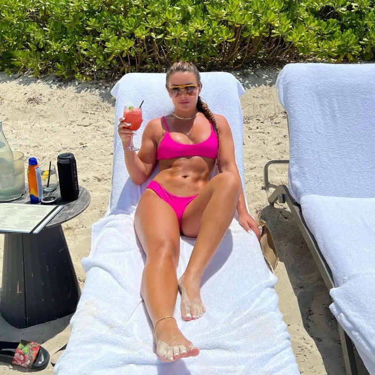 Zbog eksplicitnih fotografija dobila otkaz: Nije odustala od seksi sadržaja, pa samo u prosincu zaradila milijun dolara