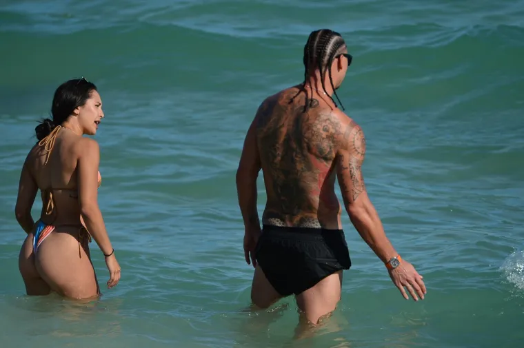 Udana žena ugledala Zlatana Ibrahimovića na plaži pa &scaron;okirala priznanjem &scaron;to je spremna učiniti zbog njega