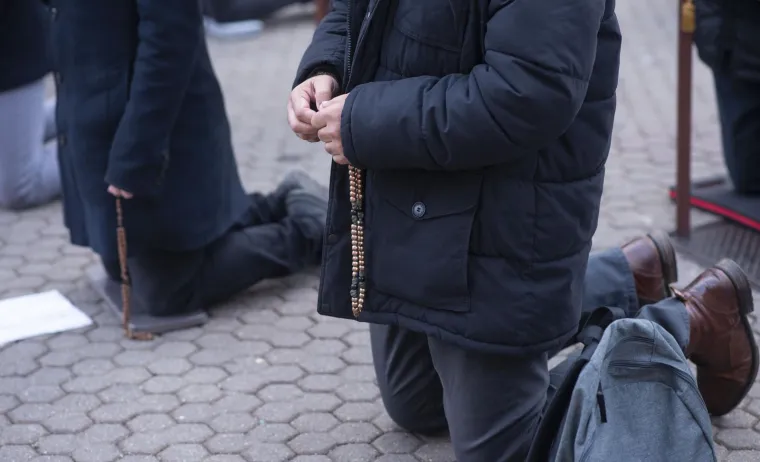 Mu&scaron;karci ponovno klečali u centru Zagreba i molili krunicu