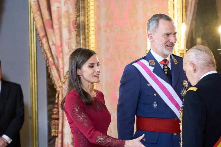 Španjolska kraljica Letizia zasjenila sve na vojnoj paradi u Madridu: Pogledajte tko se cijelo vrijeme nije odvajao od nje
