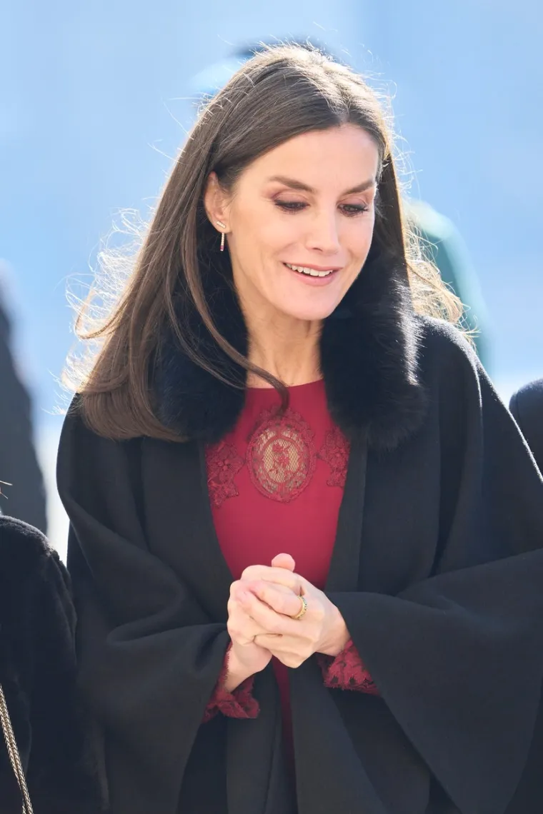 Španjolska kraljica Letizia zasjenila sve na vojnoj paradi u Madridu: Pogledajte tko se cijelo vrijeme nije odvajao od nje