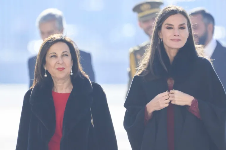 Španjolska kraljica Letizia zasjenila sve na vojnoj paradi u Madridu: Pogledajte tko se cijelo vrijeme nije odvajao od nje