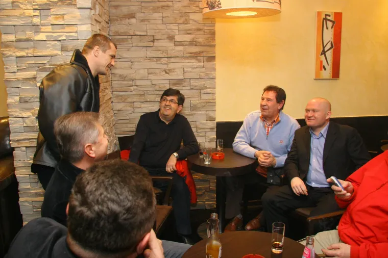 Sjećate se kada je Cro Cop otvorio vlastiti kafić u Zagrebu? Iznenadit ćete se koje su se tada sve face pojavile