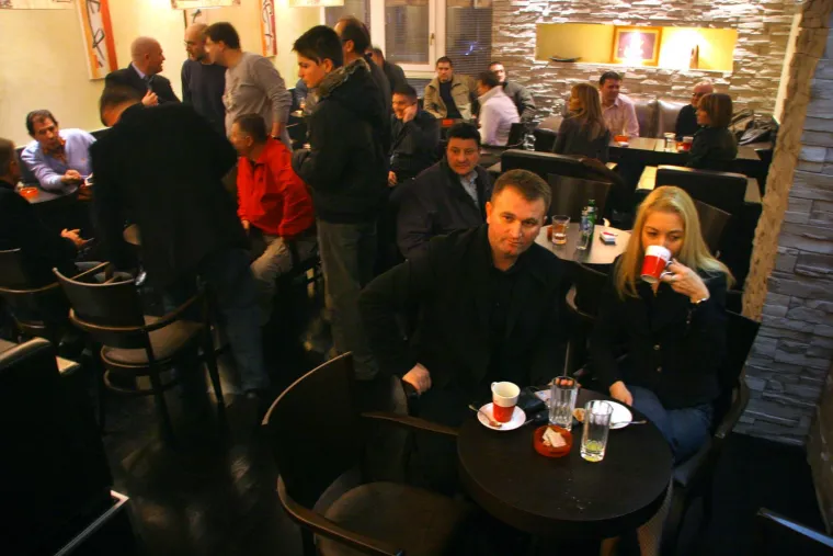 Sjećate se kada je Cro Cop otvorio vlastiti kafić u Zagrebu? Iznenadit ćete se koje su se tada sve face pojavile