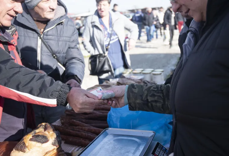 Hrvati navalili na najpoznatiji zagrebački sajam. Plaća se u eurima, a na akciji je sve: Od kobasica, pa do bicikla i '&scaron;tikli za koke'
