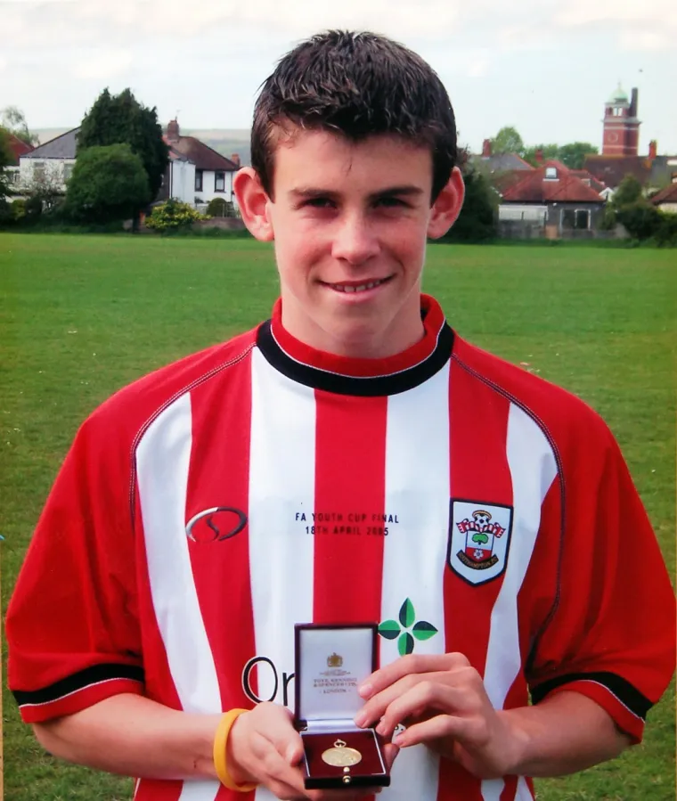  Već 2007. godine prešao je Bale u Tottenham u kojem se isprofilirao u izuzetno kvalitetnog, brzog i opasnog ofenzivca, a tijekom šest sezona eksplodirao je i privukao pozornost najvećih svjetskih klubova. Već u Londonu mu se pridružio još jedan kasniji superstar. Naravno, riječ je o Luki Modriću. 