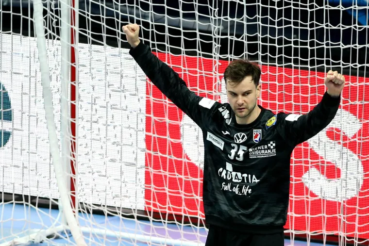 Mate &Scaron;unjić pro&scaron;le je godine na Europskom prvenstvu odradio sjajnu utakmicu protiv Srbije, a zatim kao i mnogi ostali zbog koronavirusa morao propustiti ostatak natjecanja. &Scaron;unjić ima 35 godina i član je francuskog Ivryja. Četvrti je po broju obrana u prvenstvu uz postotak od 28.25%.