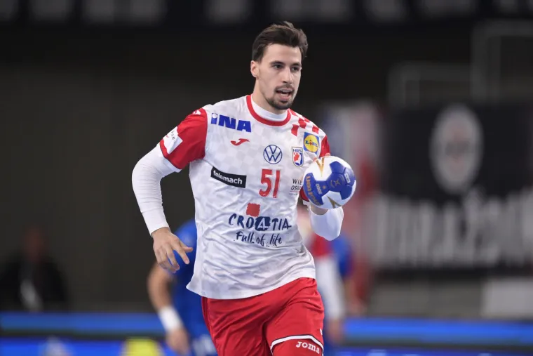 Ivan Martinović iz godine u godine postaje sve važniji faktor ove reprezentacije. Vanjska linija je trenutno nezamisliva bez njegovog napadačkog arsenala koji se sastoji od prodora, udaraca i proigravanja na pivota. Obrana mu je slabija strana i vjerojatno će se mijenjati u tom segmentu igre. Član je njemačkog Melsungena ima iskustvo igranja u Bundesligi &scaron;to je znakda zna igrati velike utakmice.