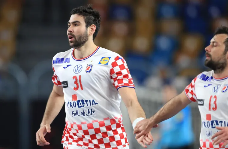 Luka &Scaron;ebetić će na ovom prvenstvu imati ulogu zamjene Ivanu Martinoviću. Postoji mogućnost da će s enjih dva mijenjati obrana-napad. &Scaron;ebetić je član njemačkog Mindena i također ima iskustvo igranja u Bundesligi.