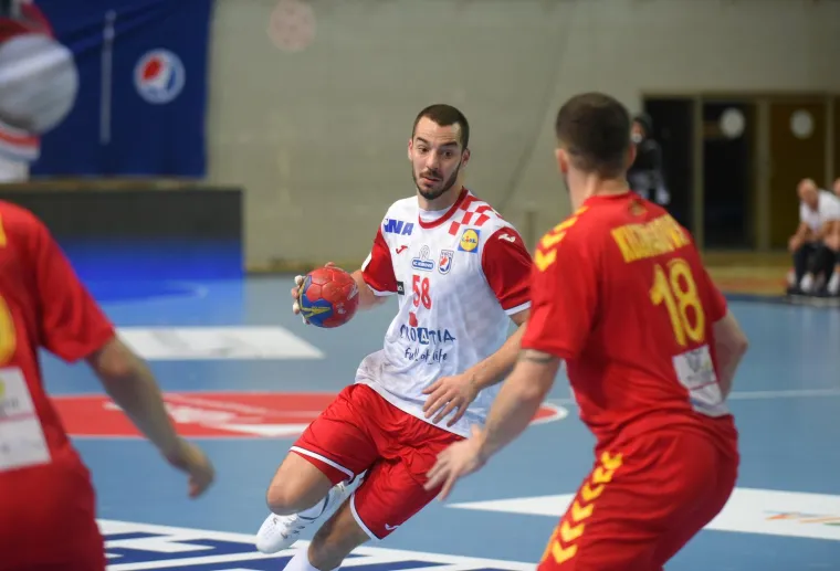 Jo&scaron; jedan kojem je koronavirus stao na put na pro&scaron;logodi&scaron;njem Euru. Mladi igrač PPD Zagreba pretrpio je i te&scaron;ku ozljedu no vratio se u velikom stilu. Zabio je 19 golova u &scaron;est nastupa u Ligi prvaka i zaslužio poziv izbornika Horvata.