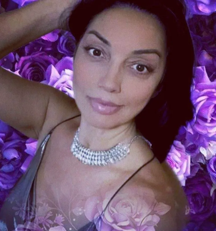 "Ja ne volim autoritet ako nema pokrića. Ne može nitko reći: 'Za&scaron;to si obukla farmerice, idi obuci minić'. Ja sam se suprotstavila gazdi kada je tražio da se skidam", uvjerljivo priča Nela. 