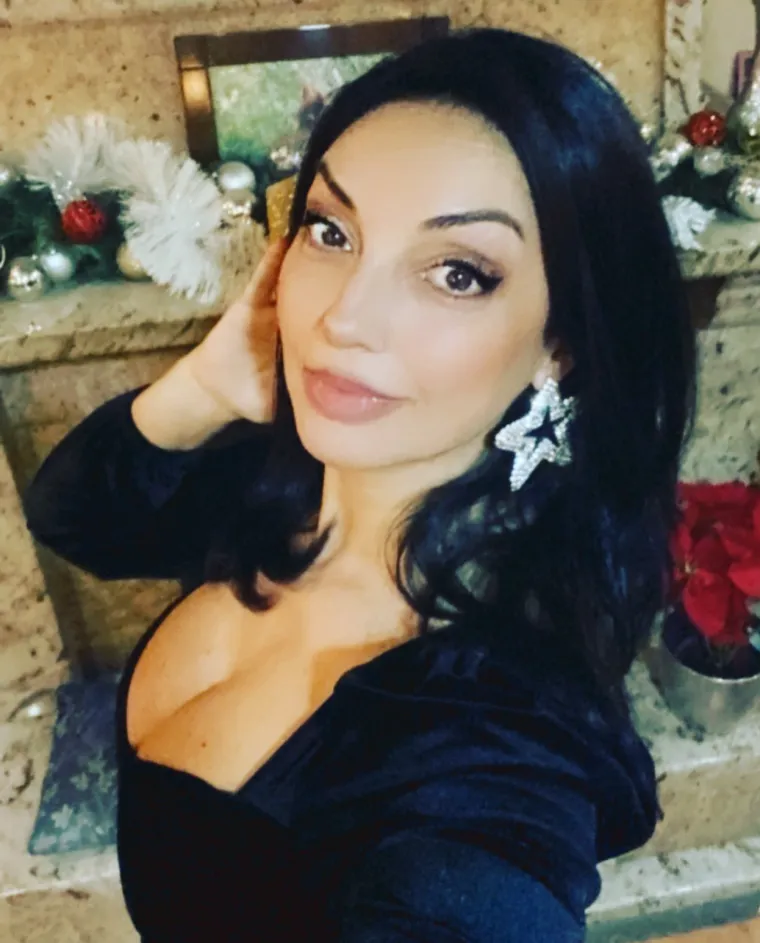 Ispričala je kako ju je Severina savjetovala: "Nemoj se, Nela, zamjerati. Izbacit će nas Hasip na ulicu", rekla je te dodala kako bi počela drhtati kada bi Hasip u&scaron;ao u prostoriju. 