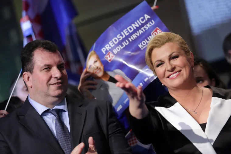 Sjećate li se ove noći? Padali su poljupci i nestvarna obećanja: Kolinda i zaboravljeni Karamarko bili su na sedmom nebu, a tek Jakov....