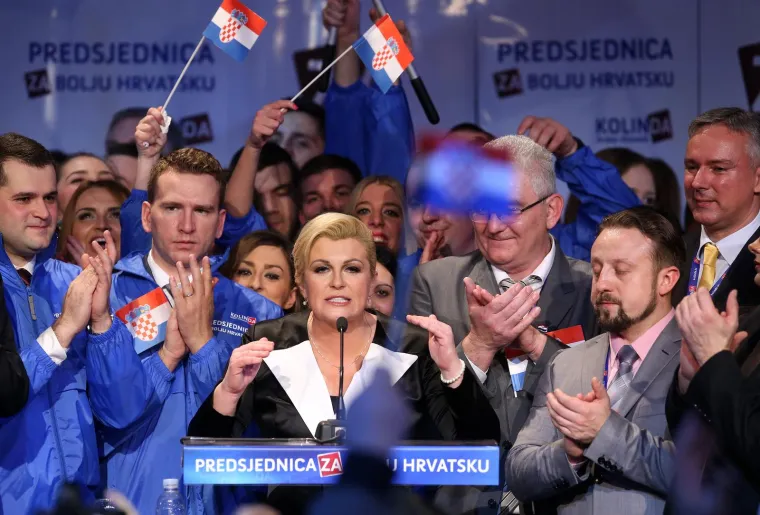 Sjećate li se ove noći? Padali su poljupci i nestvarna obećanja: Kolinda i zaboravljeni Karamarko bili su na sedmom nebu, a tek Jakov....