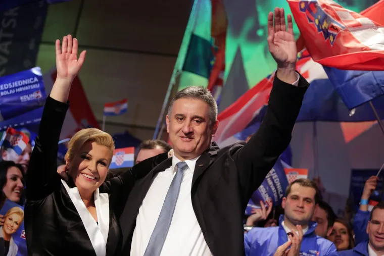 Sjećate li se ove noći? Padali su poljupci i nestvarna obećanja: Kolinda i zaboravljeni Karamarko bili su na sedmom nebu, a tek Jakov....