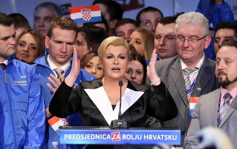 Sjećate li se ove noći? Padali su poljupci i nestvarna obećanja: Kolinda i zaboravljeni Karamarko bili su na sedmom nebu, a tek Jakov....